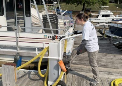 Lila Pumping Boat